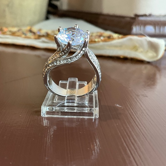 Elegant Silver Ring with Large Gemstone 7 - Picture 10 of 12